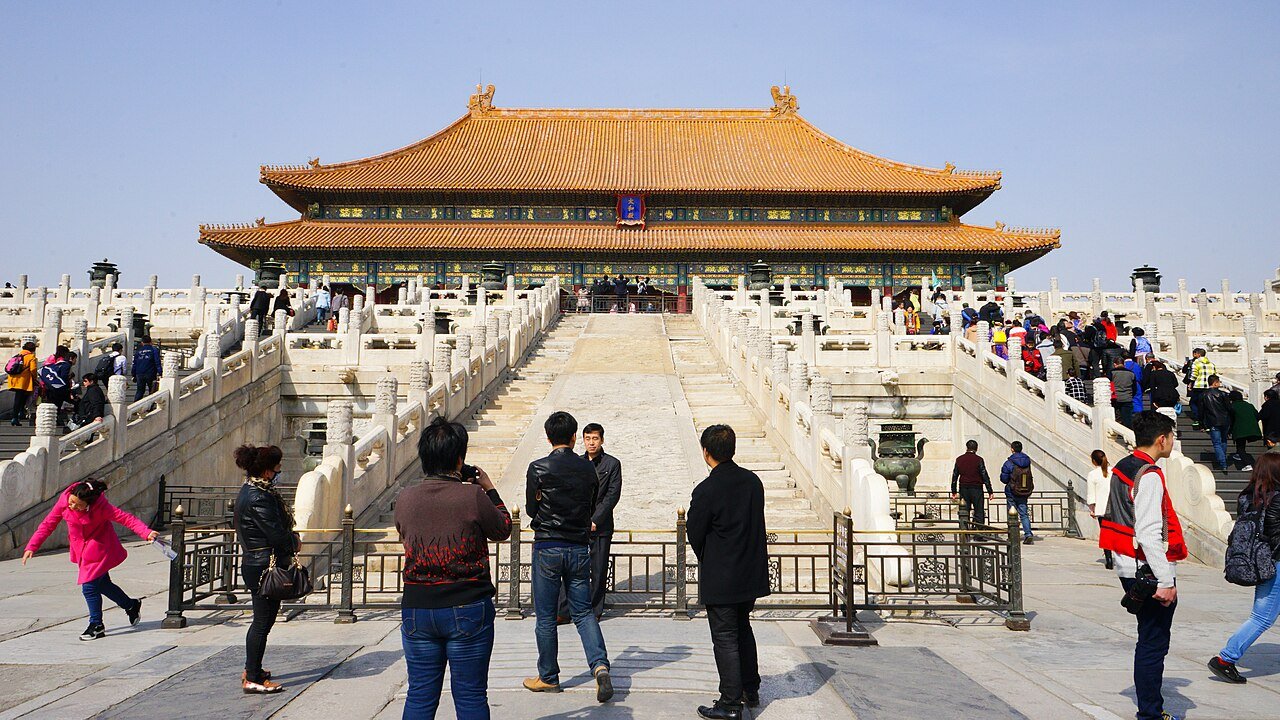 Crowds on the terrace of the Hall of Supreme Harmony at mid-morning