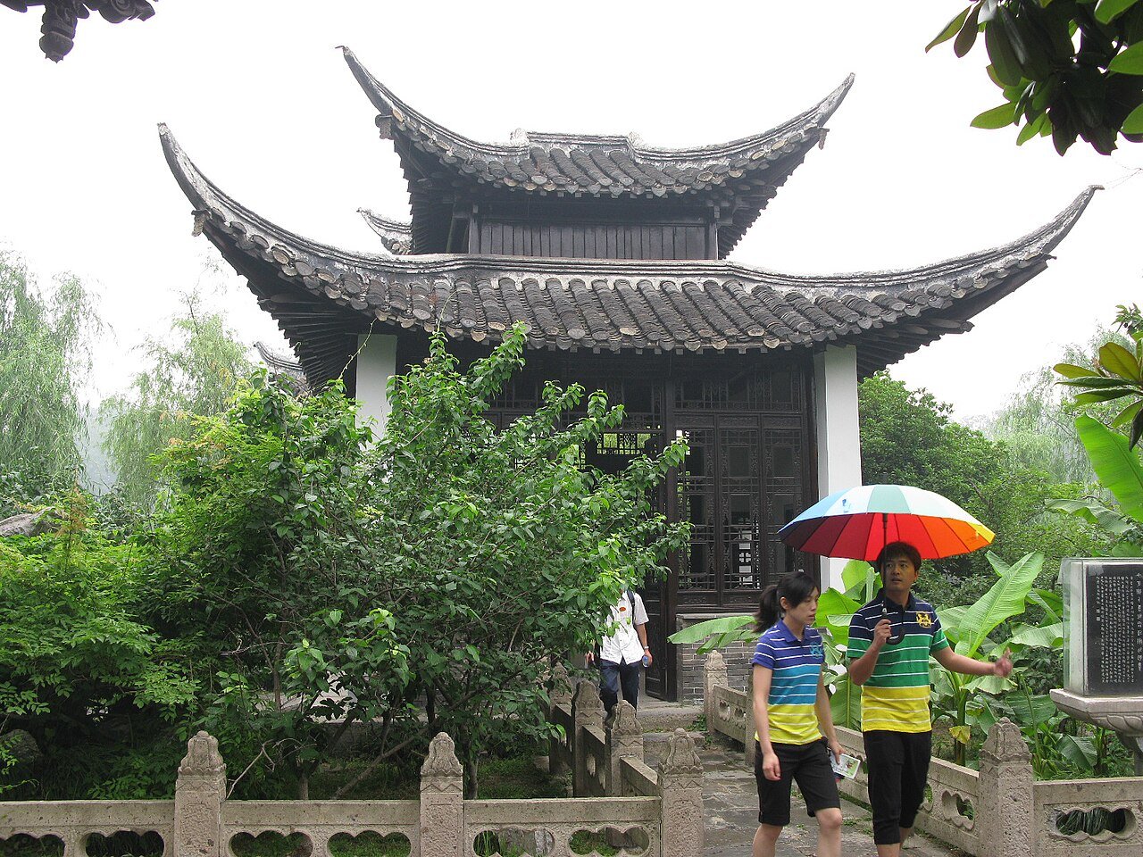 Willows and pavilions along Slender West Lake, Yangzhou
